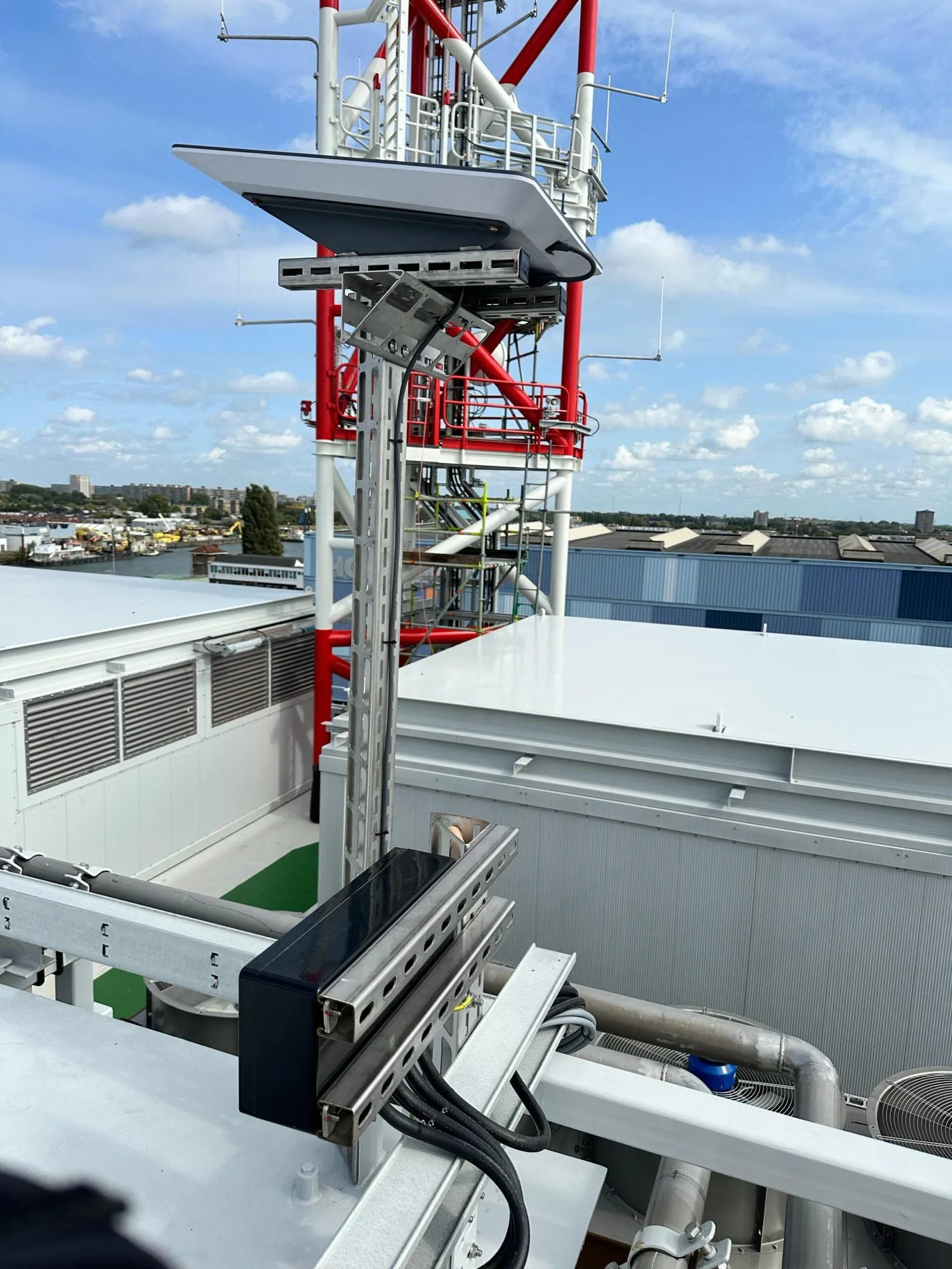 Starlink Maritime Setup antenna on vessel