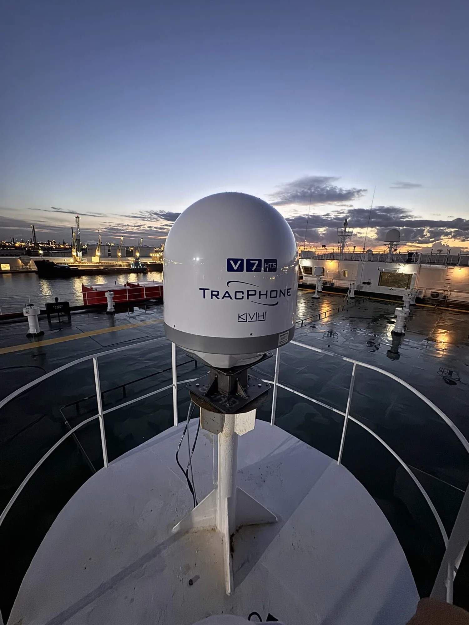 maritime it network rack kvh v7 vsat starlink installation antwerp onboard system