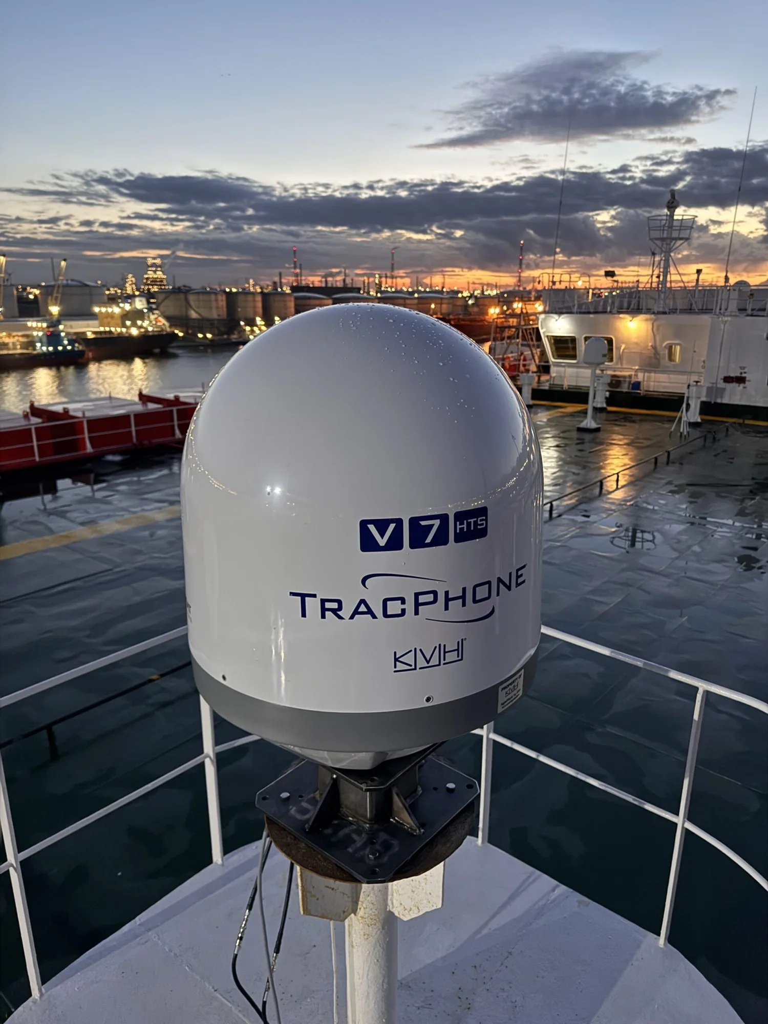 KVH TrackPhone V7